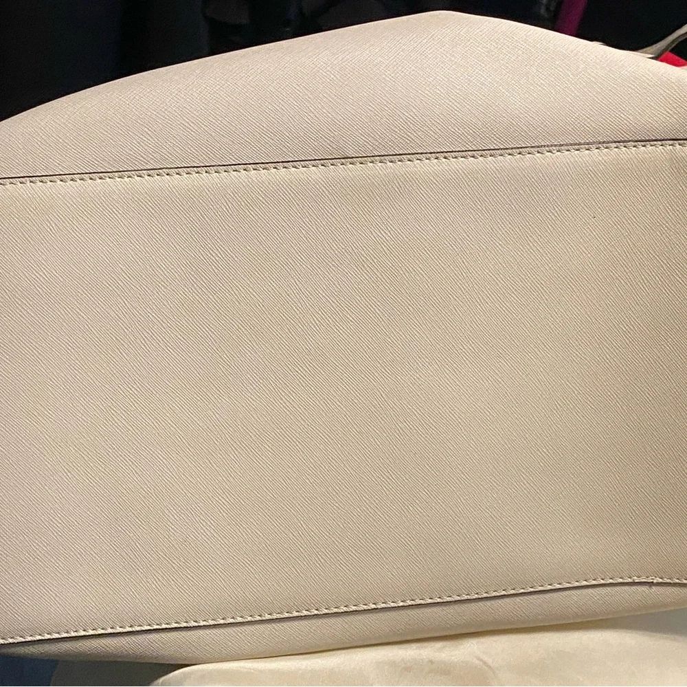 Michael Kors Cream Tote Bag - Picture 6 of 7